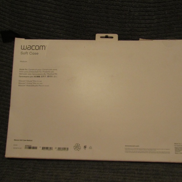 Wacom Soft Carrying Case for Wacom Intuos Tablet (ACK52701) - Picture 2 of 10